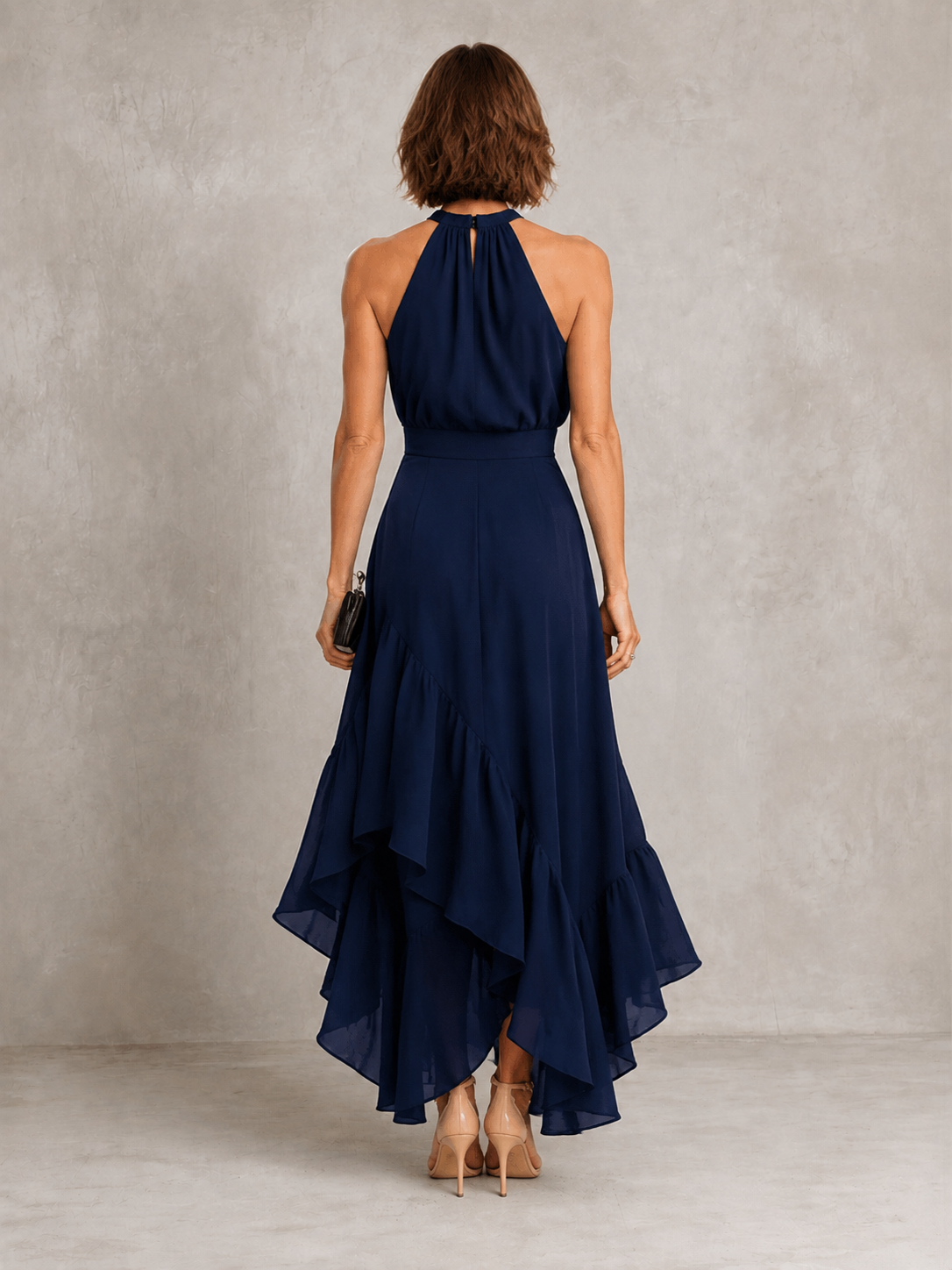 Chloe | Vestido halter con volantes en el bajo