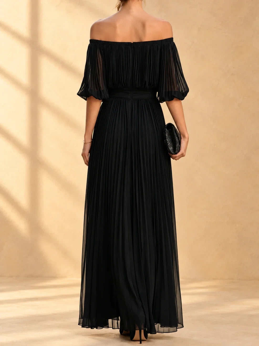 Genevieve | Vestido largo de chiffon con hombros descubiertos y falda vaporosa