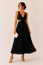 Cleo | Vestido largo plisado con escote en V y aberturas