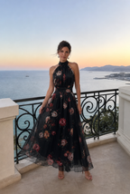 Soraya | Vestido midi floral con cuello halter