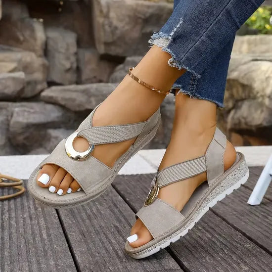 Lucina | Sandalias cómodas con argolla dorada